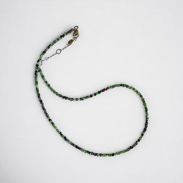 Edelstein Halskette Rubin - Zoisit facettiert, 2-3mm, 40cm mit Silberverschluss