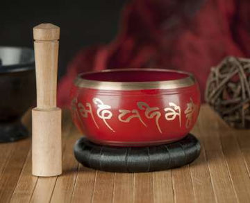 Klangschale Lotus, rot, Om Mani Padme Hum' Mantra