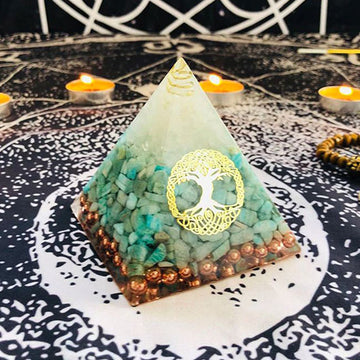 Orgonit-Pyramide mit Amazonit