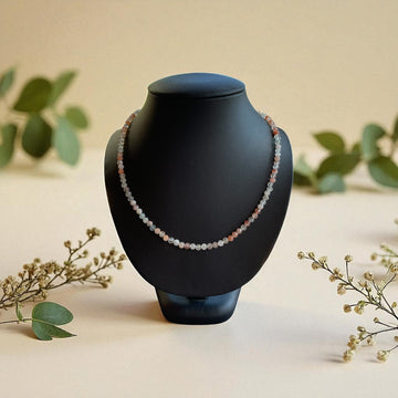 Edelsteinkette Sonnenstein rund facettiert 42 cm, 4 mm mit Silberverschluss
