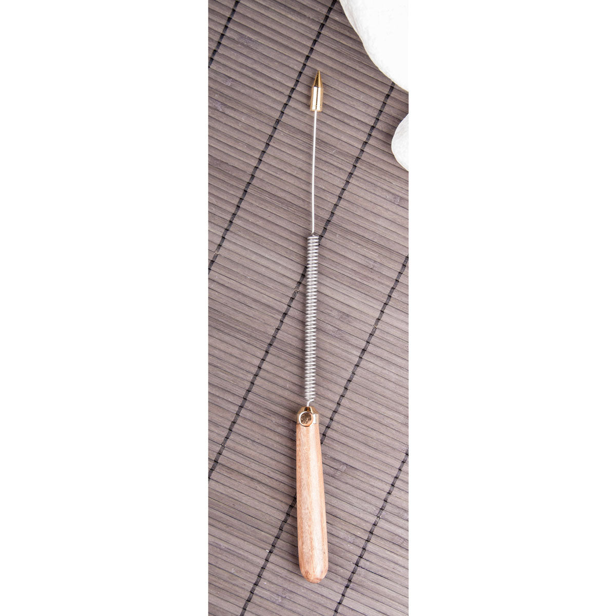 Tensor mit braunem Holzgriff