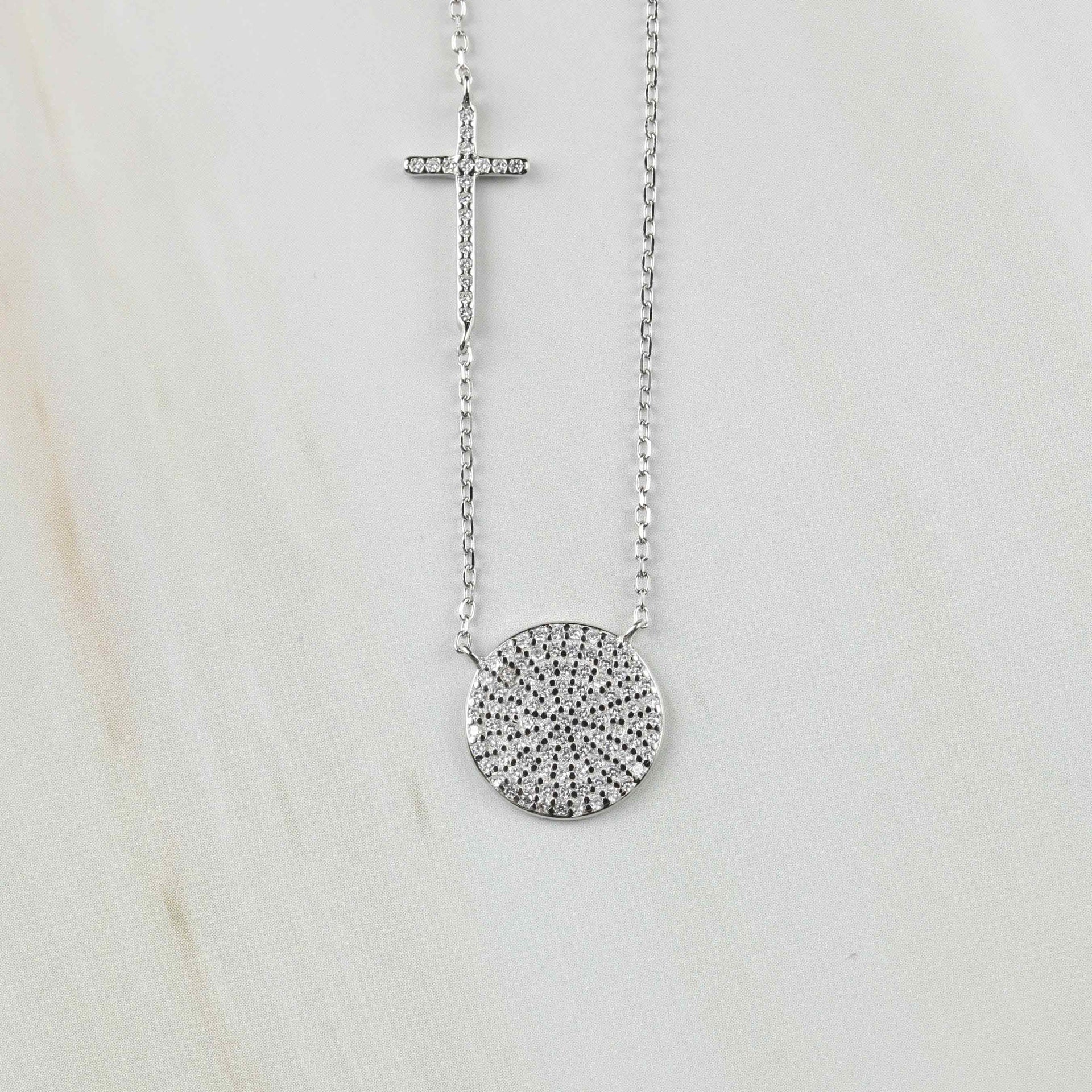 Silberkette mit Kreuz