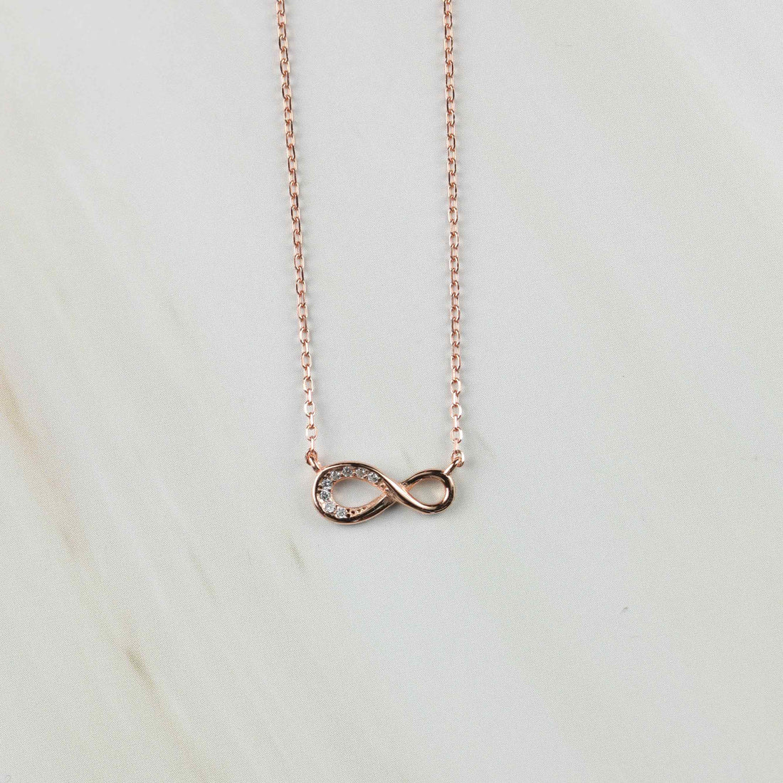 Halskette Infinity