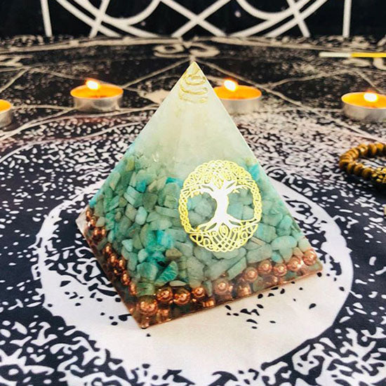 Orgonit-Pyramide mit Amazonit