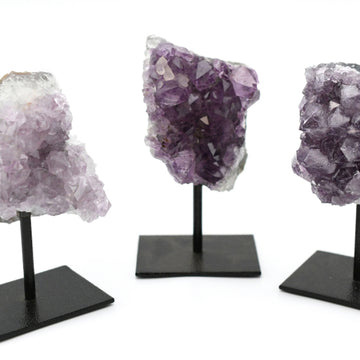 Amethyst auf Metallständer