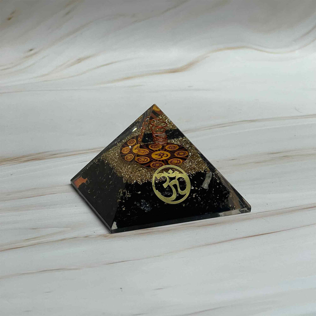 Orgonit Pyramide (Schwarzer Turmalin mit OM)