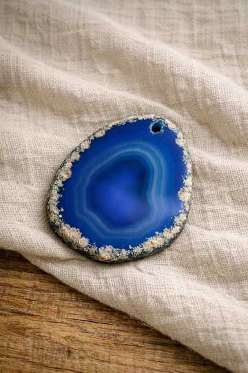 Achatscheibe blau mit Band ca. 8cm bis 9 cm