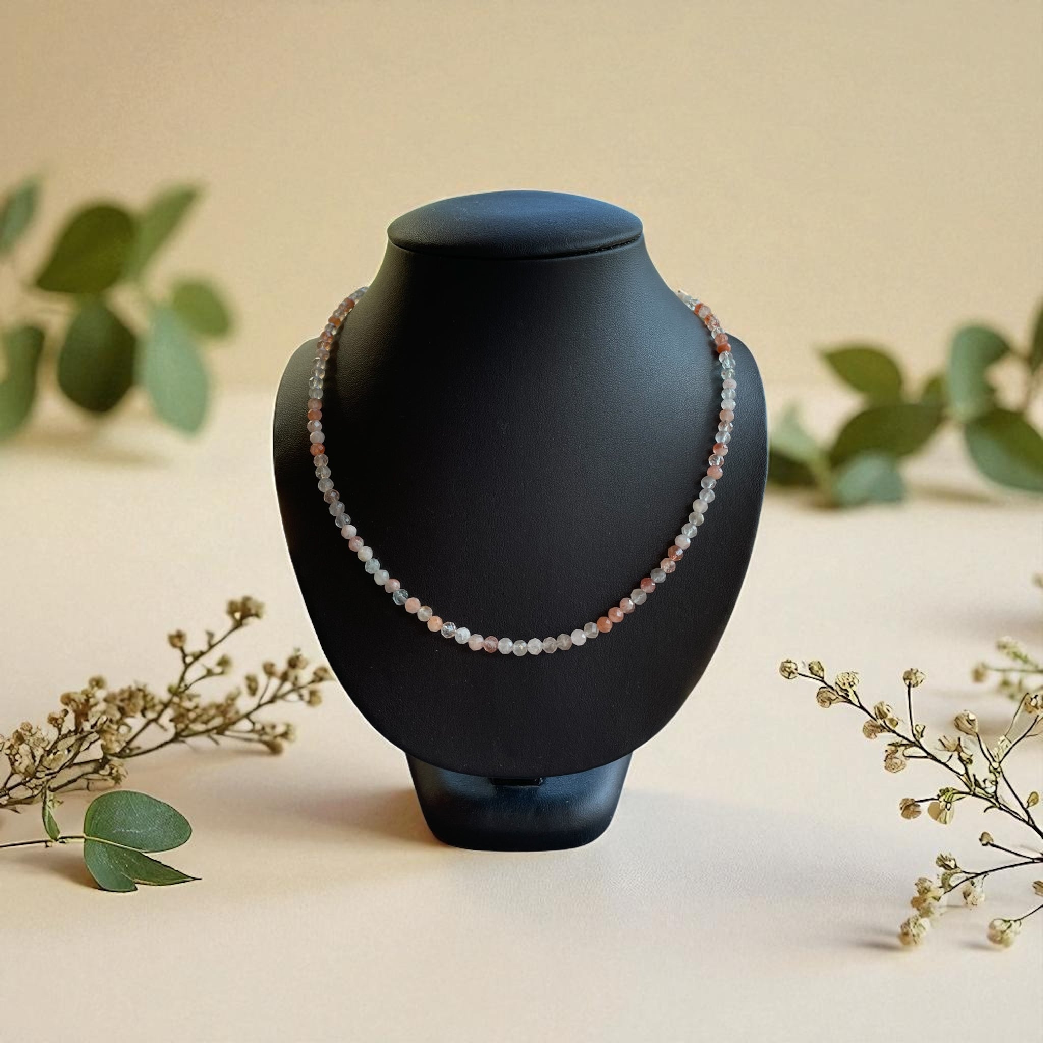 Edelsteinkette Sonnenstein rund facettiert 42 cm, 4 mm mit Silberverschluss