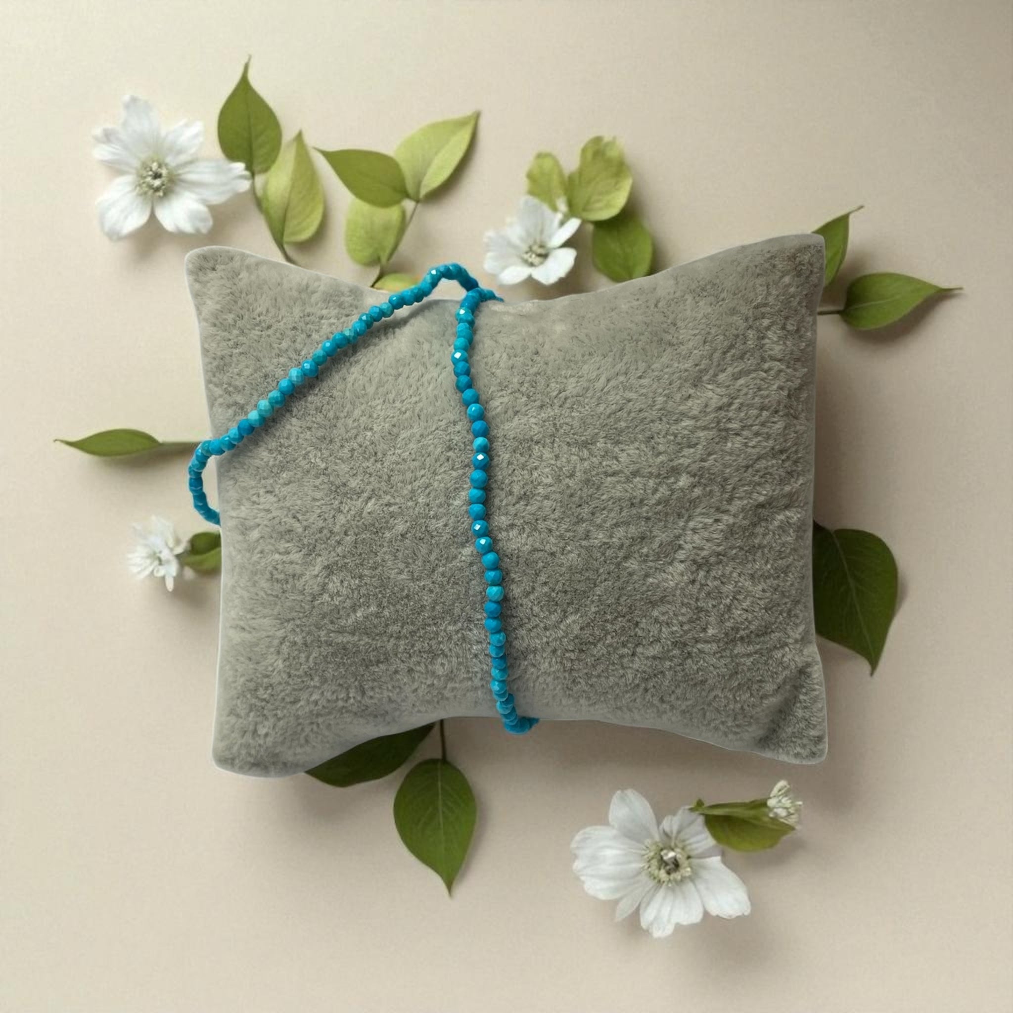 Armband Blauer Howlith facettiert 2 mm