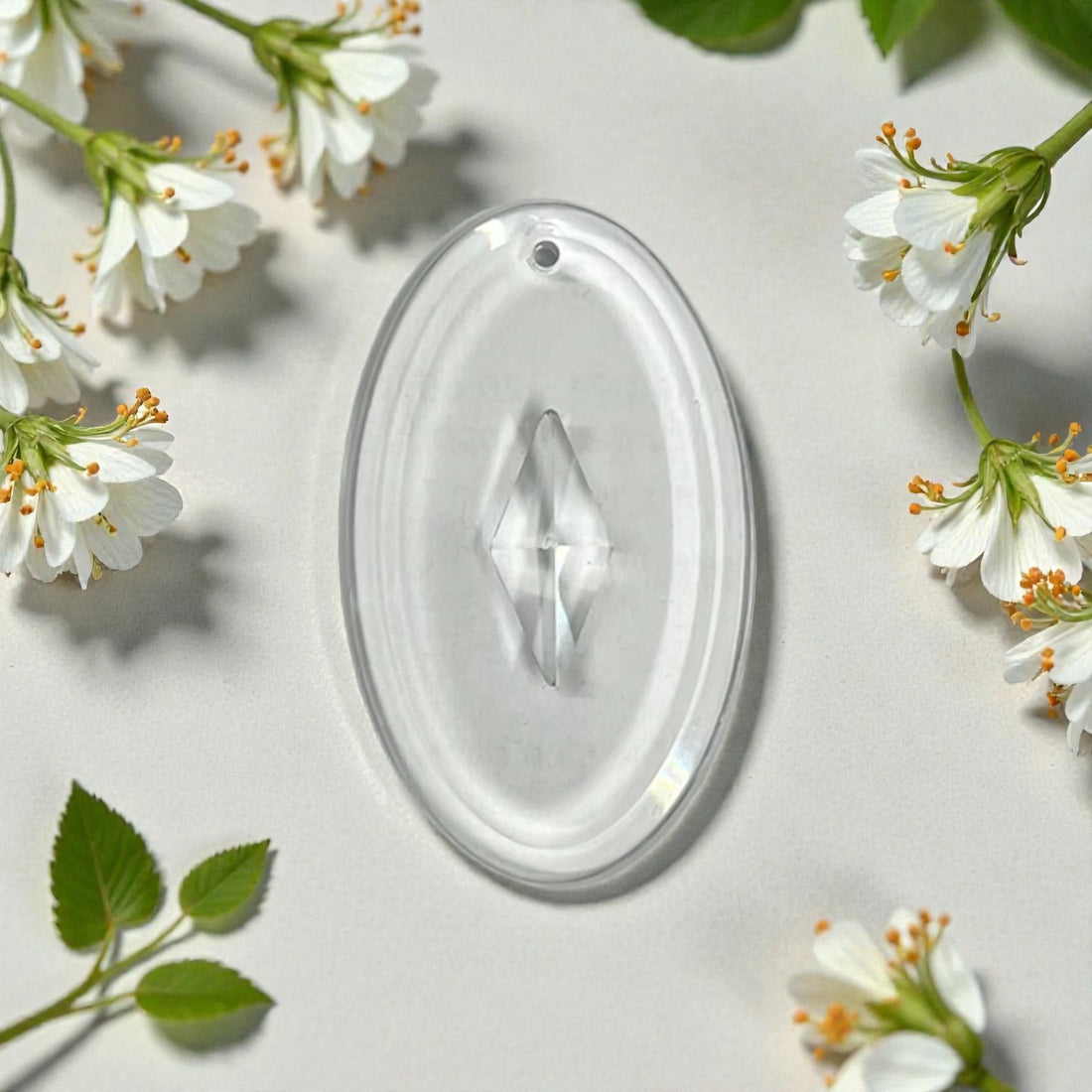 Raumschmuck mit Kristall, weiß