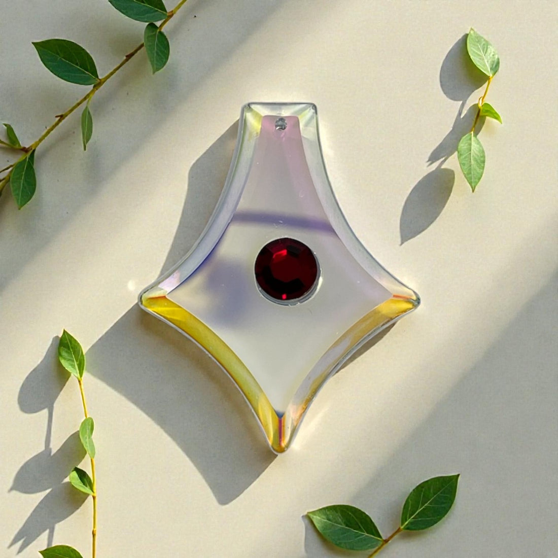 Raumschmuck mit Kristall, rot