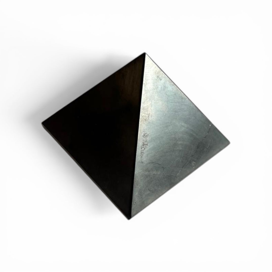 Schungit - Pyramide 60mm für Räume bis 36 m2