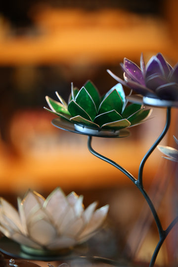 Lotus Teelichthalter, grün/goldfarbig, 4. Chakra